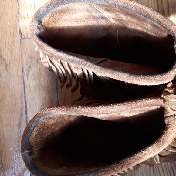 Minnetonka Moccasins Woodstock Chestnut Boots - Picture 9 of 11